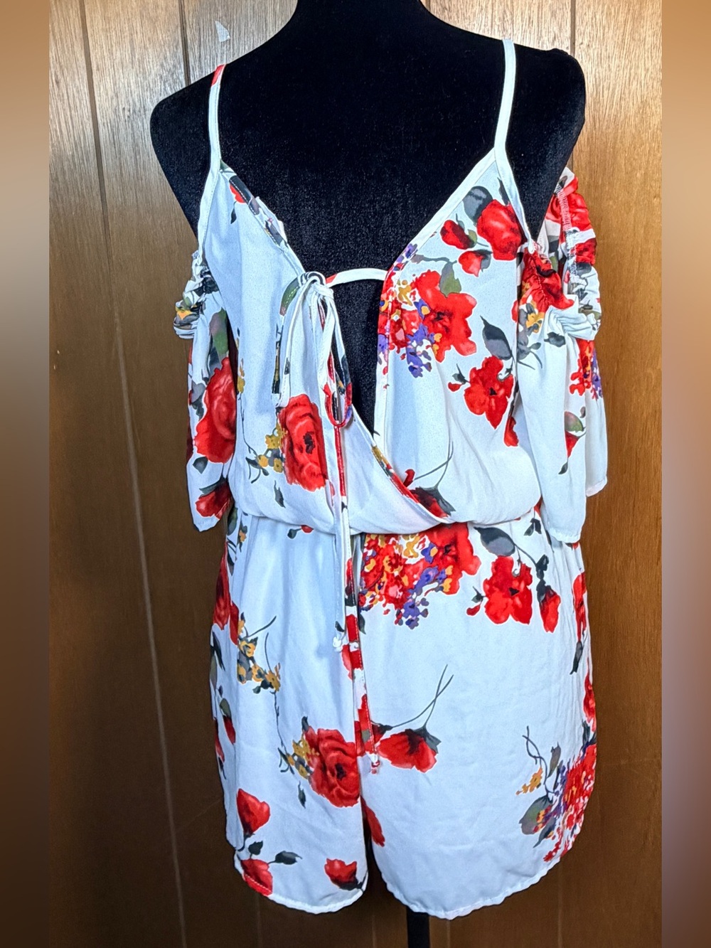 Sienna Sky White and Red Floral Off-Shoulder Flutter Sleeve Romper - Size M - Picture 3 of 7